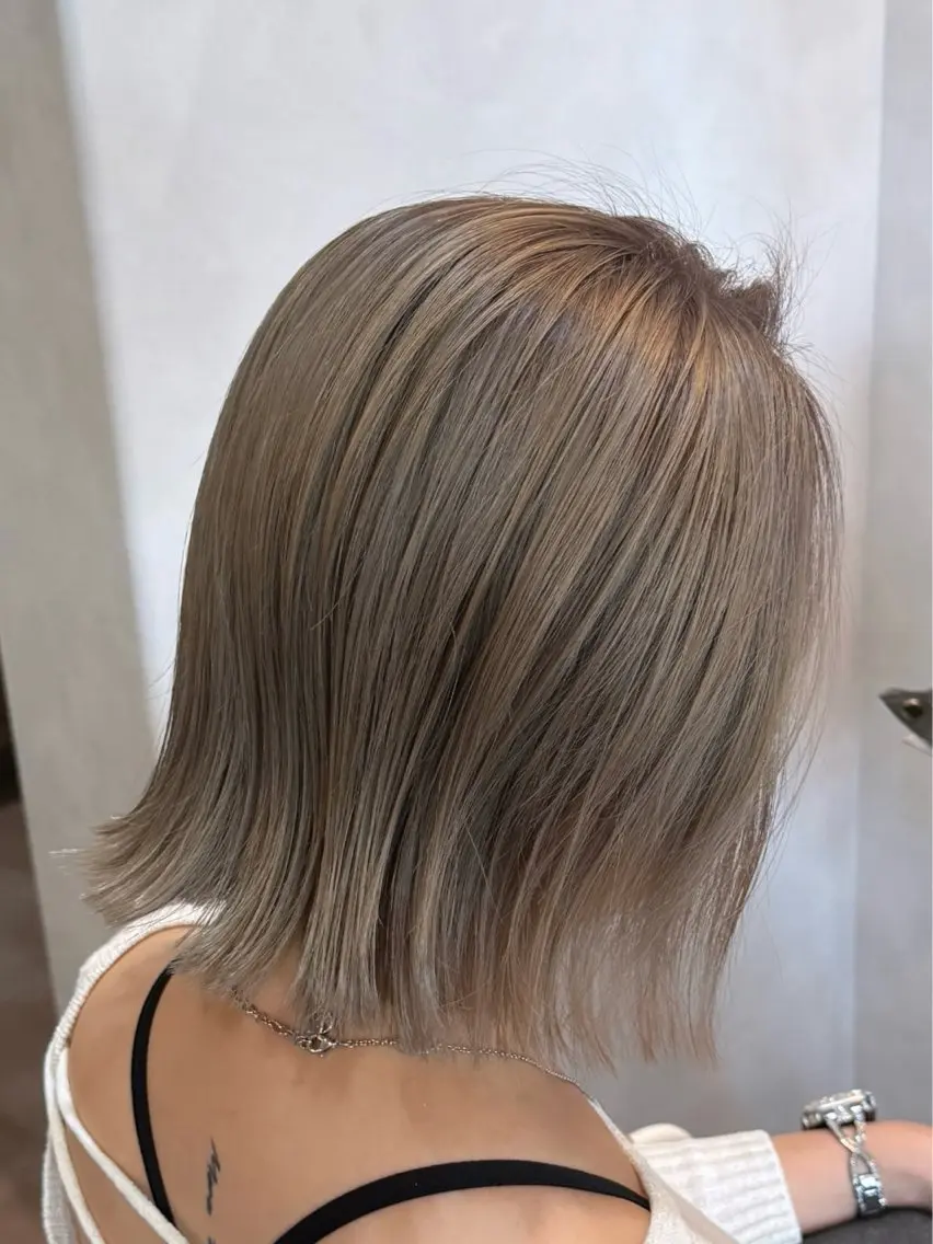 ショート カラー ブリーチ ケアブリーチ デザインカラー ハイライトカラー ハイトーンカラー ヘアカラー トリートメント 髪のお悩みお任せ ください坂 要司のヘアスタイル