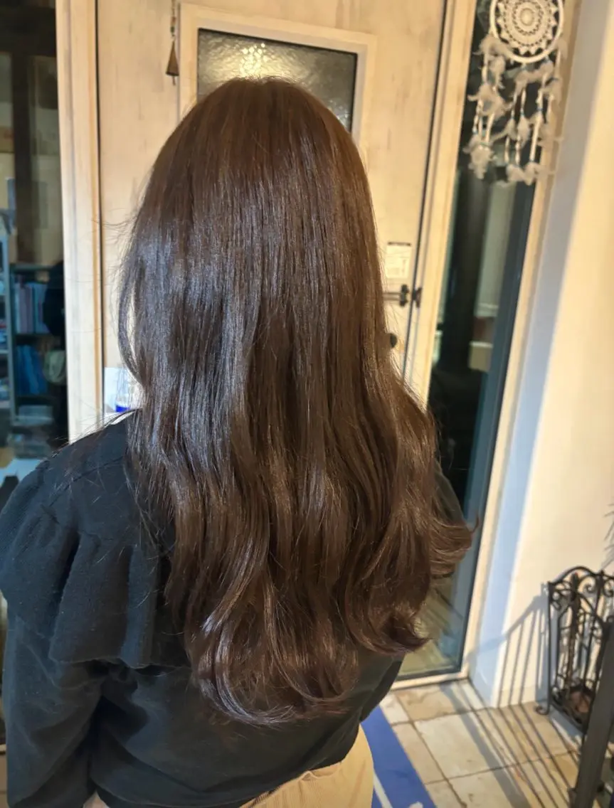 ロング カラー ベージュカラー オリーブベージュ artique 来実のヘアスタイル