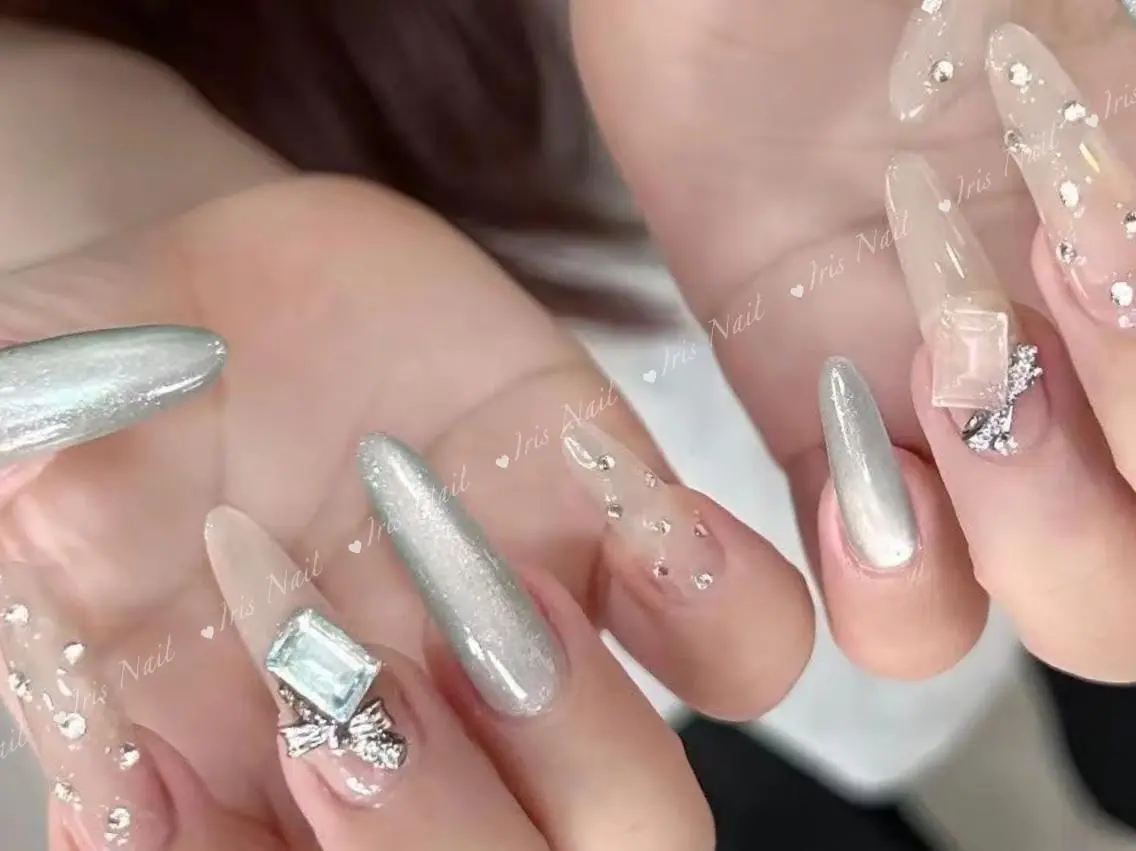 ネイル キラキラネイル ハンドネイル 🍒IRIS Nail🌸のネイルデザイン