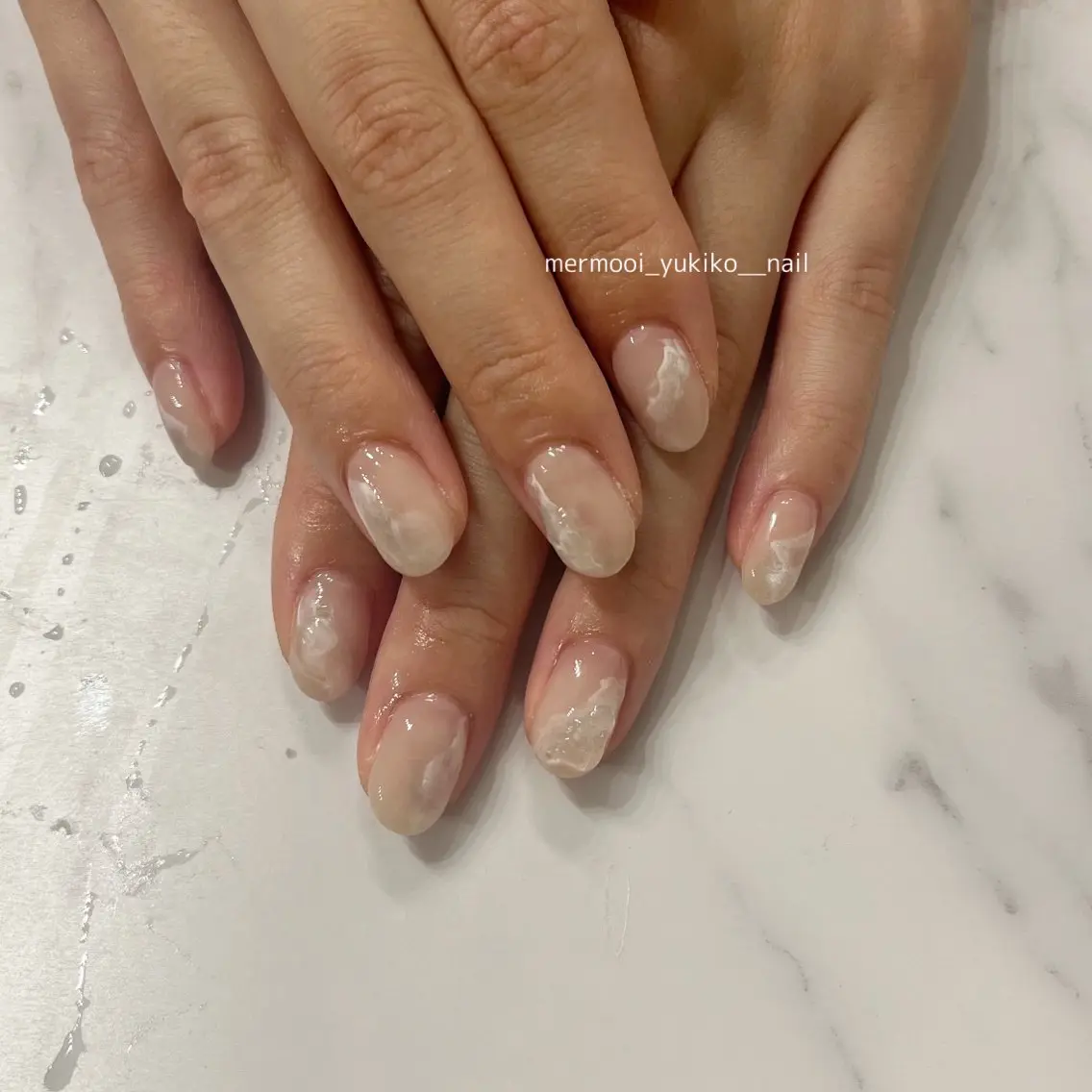 ネイル マグネットネイル ニュアンスネイル ぷっくりネイル シンプルネイル ホワイト mermooi nailのネイルデザイン