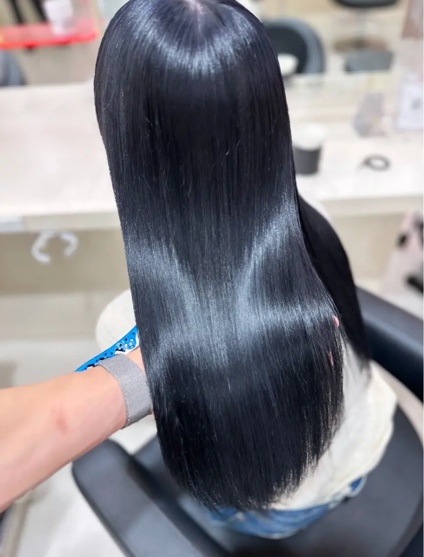ロング カラー ヘアアレンジ カット ヘアカラー トリートメント ヘッドスパ ヘアセット 艶カラー/ハイトーン /レイヤーカットのヘアスタイル