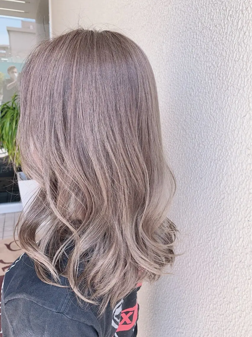 ロング アッシュ アッシュグレー 坂田 龍哉のヘアスタイル
