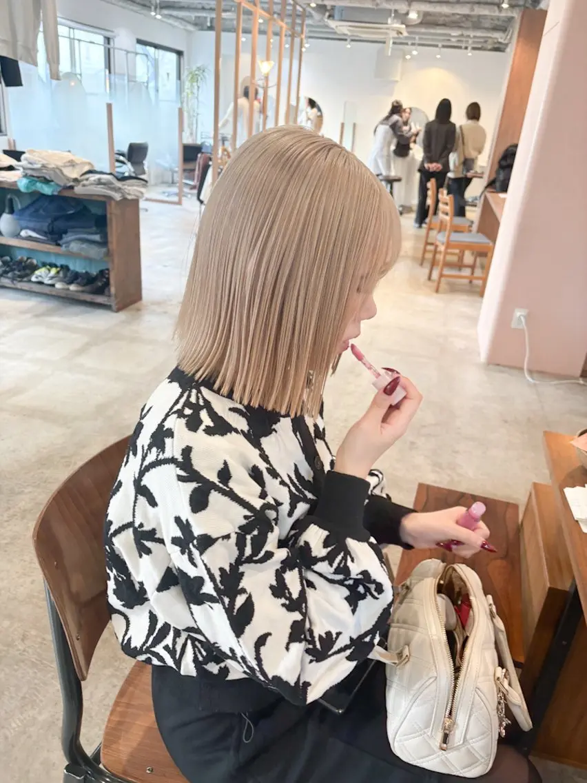 ミディアム カラー ベージュカラー ブリーチ ケアブリーチ ホワイトベージュ カット ヘアカラー Takuma Suzuki中目黒のヘアスタイル