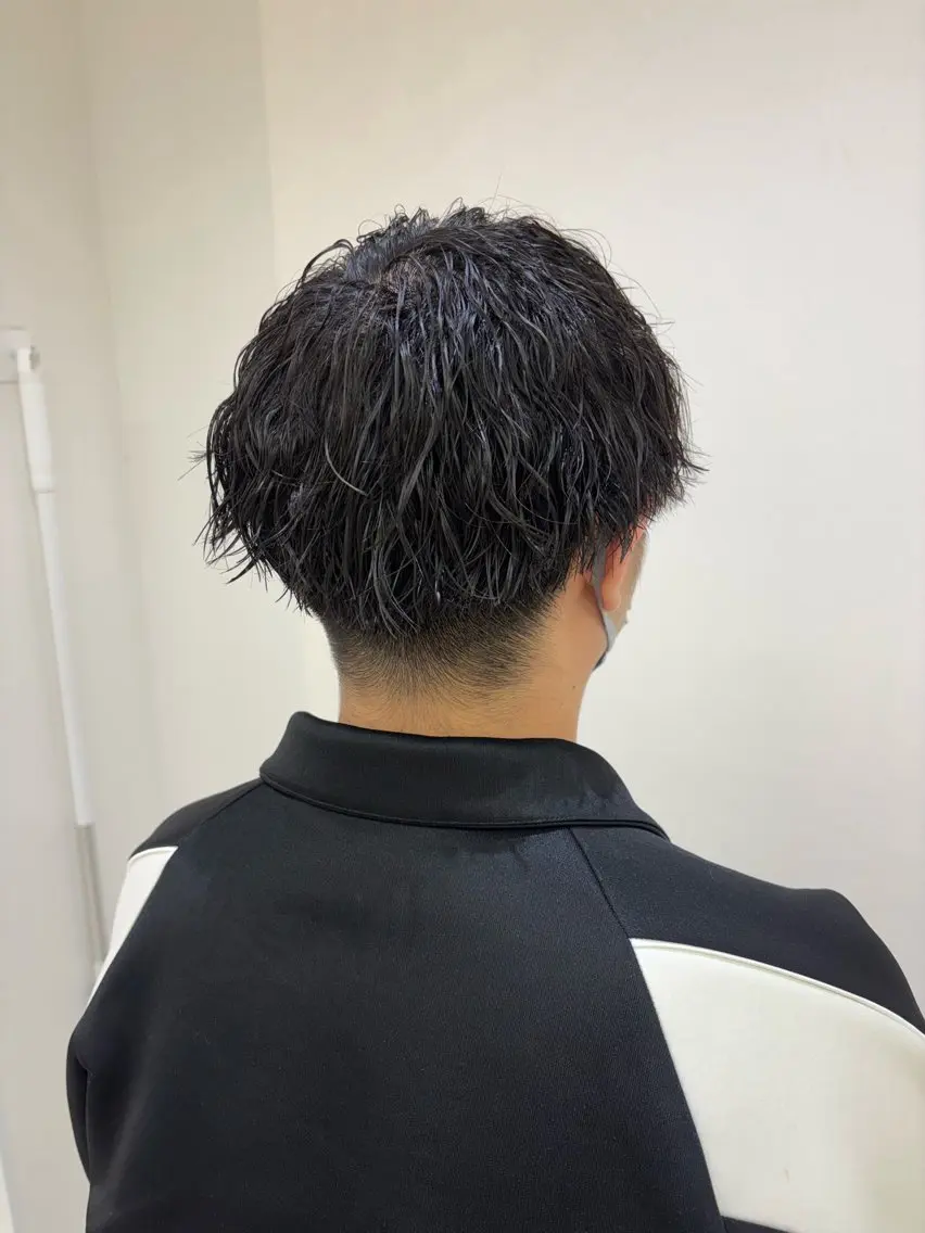 パーマ メンズ ビジネス メンズパーマ スペインカール 波巻きパーマ ニュアンスパーマ カット パーマ ニュアンスパーマ/ フェザー/マッシュのヘアスタイル