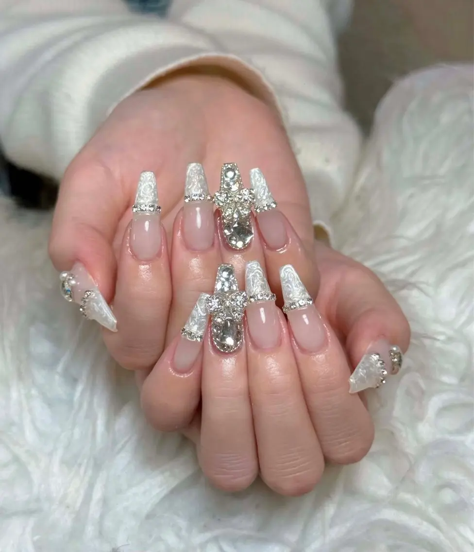 ネイル チークネイル ドット フレンチネイル グラデーション ハート ハンドネイル ハンドケア Eli Muse 新宿ネイルのネイルデザイン