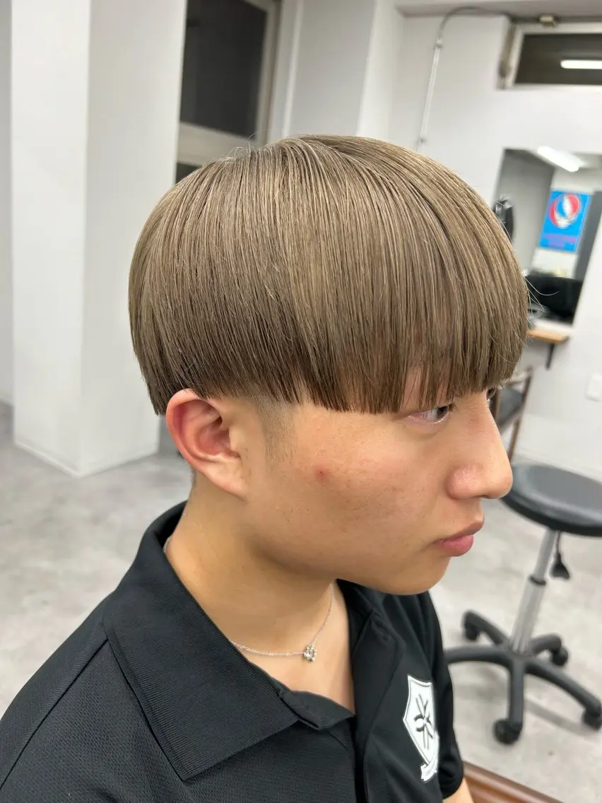 カラー メンズ マッシュ ベージュカラー ミルクティーベージュ カット ヘアカラー SHAFT Ieiriのヘアスタイル