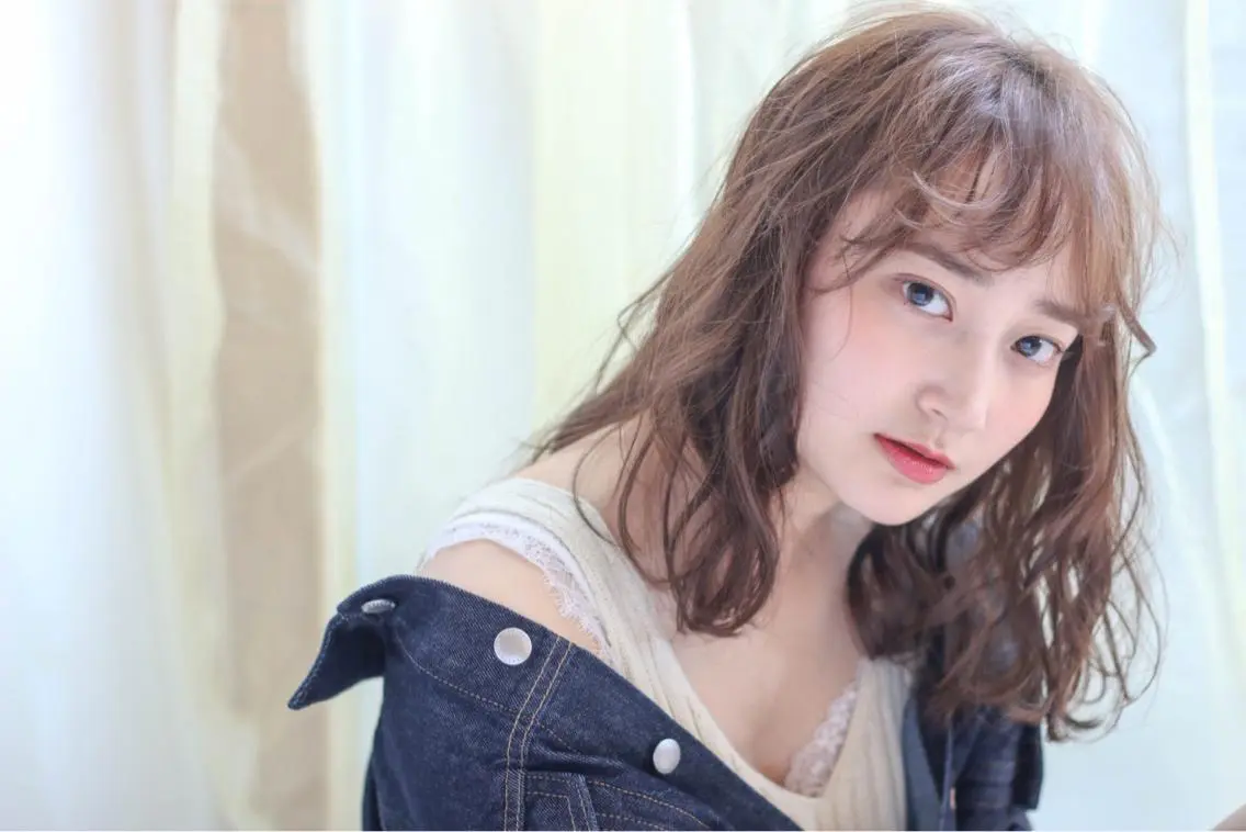 セミロング カラー 加藤 綾華のヘアスタイル