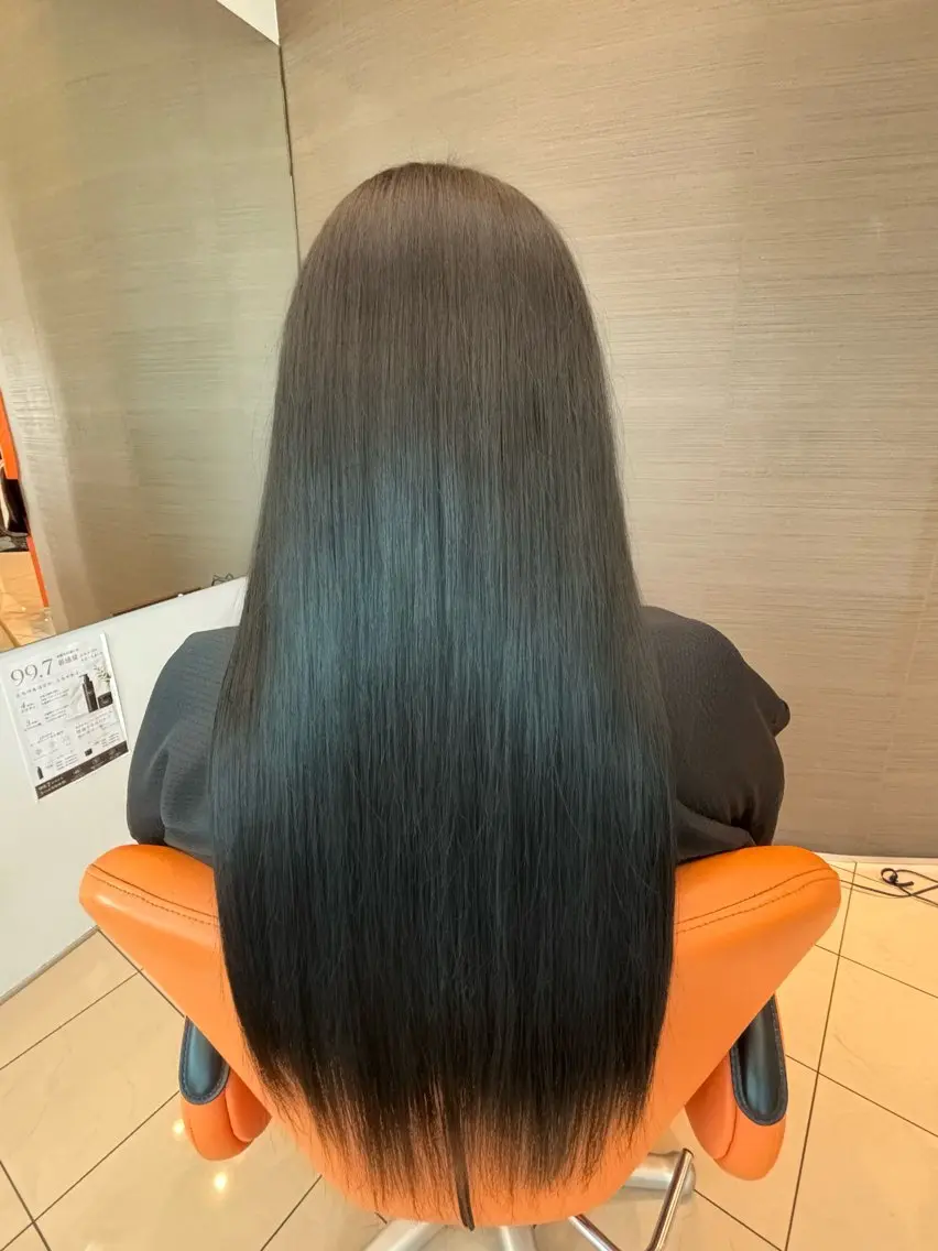 ロング カラー 黒髪 ヘアカラー 米本 実桜のヘアスタイル