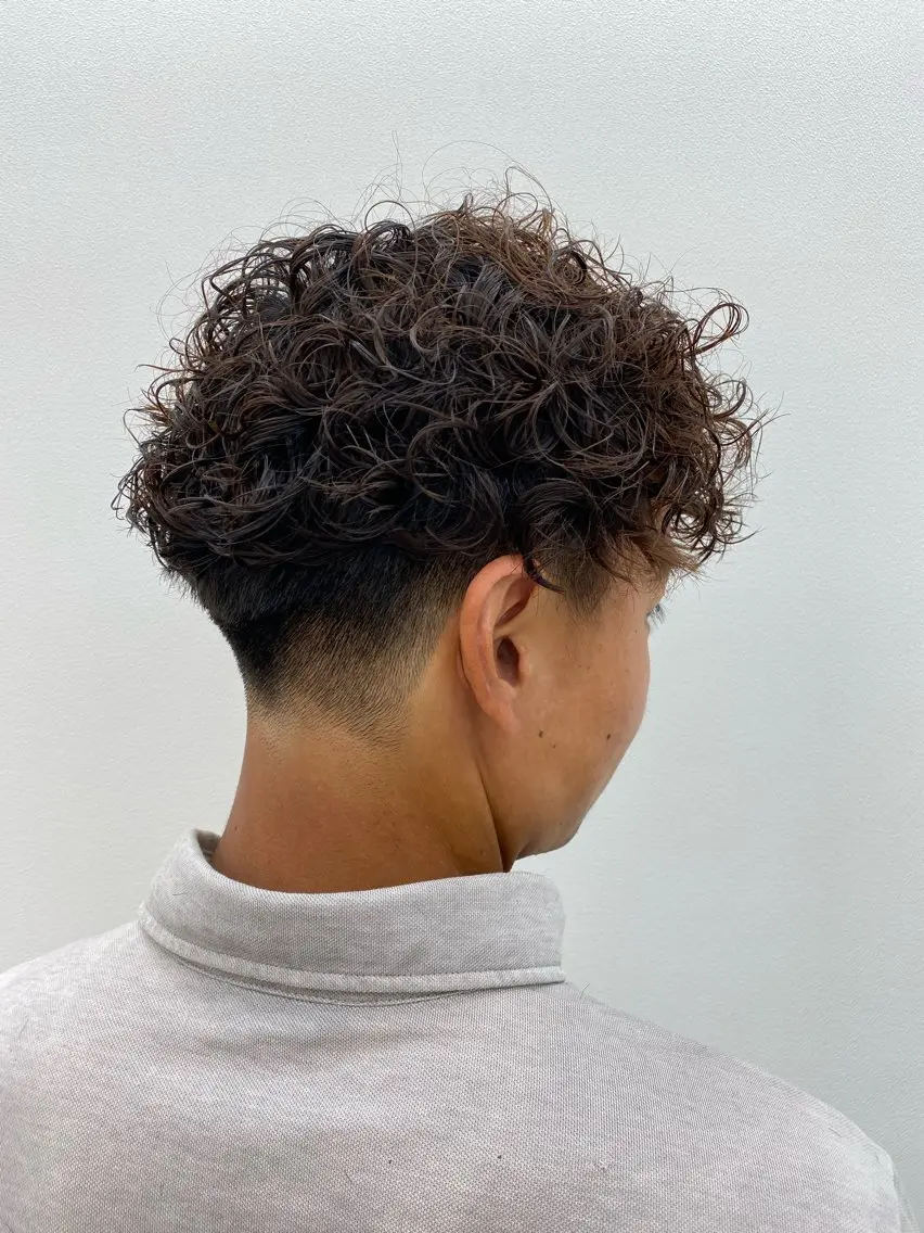 メンズカット➕各種パーマ🧑🏻🦱(初回料金)⚠️平日限定⚠️➡️波巻き ツイスパ スパイラルパーマ などの写真
