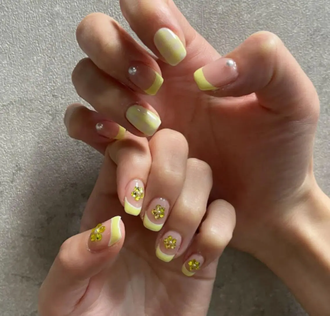 ネイル アートネイル フレンチネイル ジェルネイル ミラーネイル ニュアンスネイル nailstudio eviz新宿店のネイルデザイン
