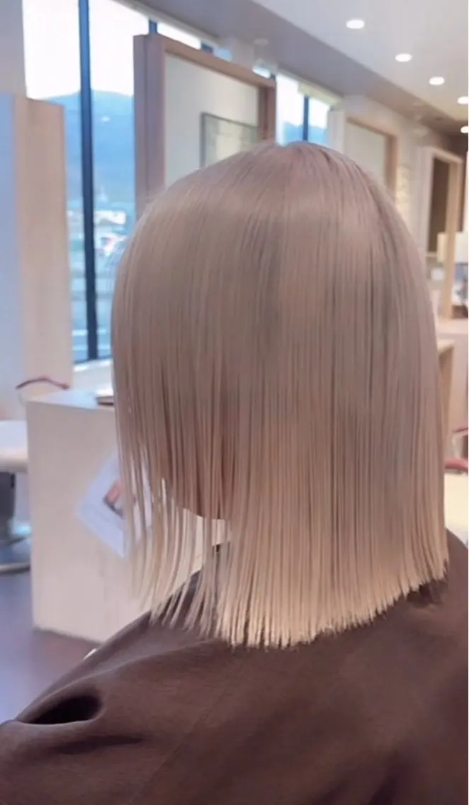 ミディアム カラー ブリーチ ハイトーンカラー 渡部 優衣のヘアスタイル