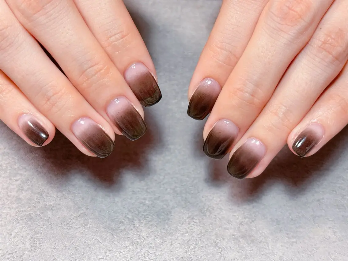 ネイル べっ甲ネイル ブラウン ジェルネイル マグネットネイル ミラーネイル ハンドネイル ハンドケア 💫ゆか_ Nailartistのネイルデザイン