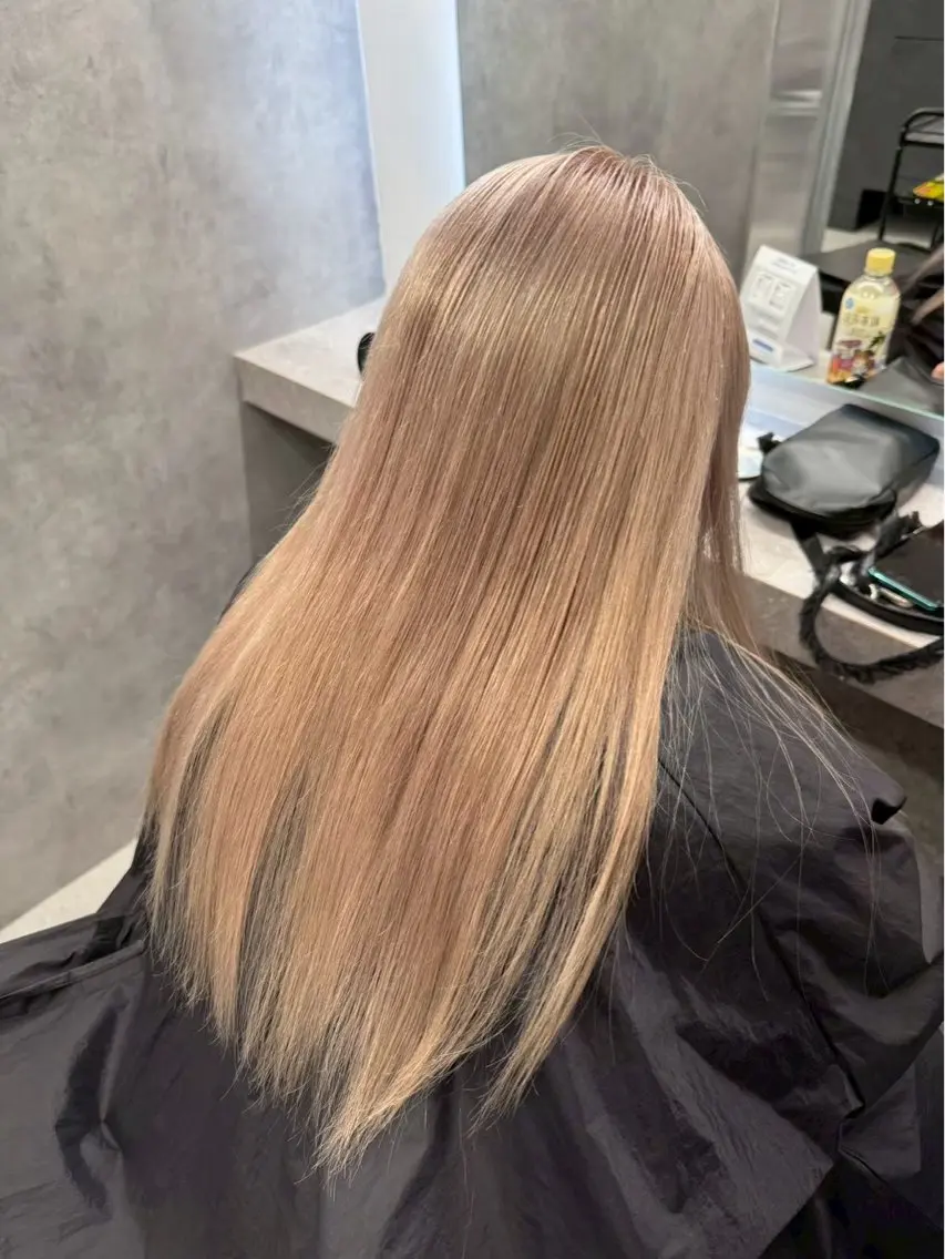 ロング カラー ベージュカラー ミルクティーベージュ ヘアカラー トリートメント ハイトーン🪼派手髪 mahoのヘアスタイル