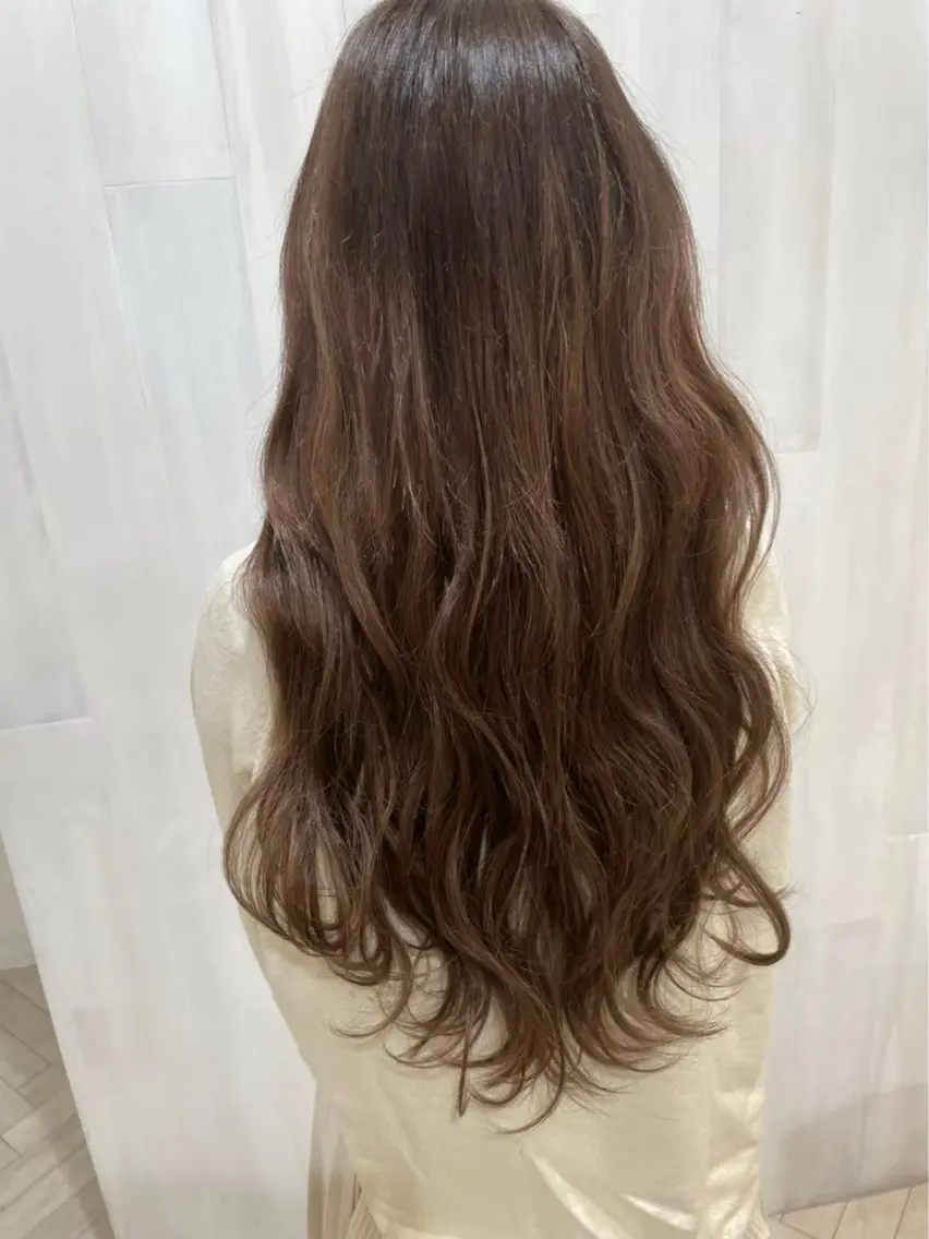 ロング 足立 小珀のヘアスタイル
