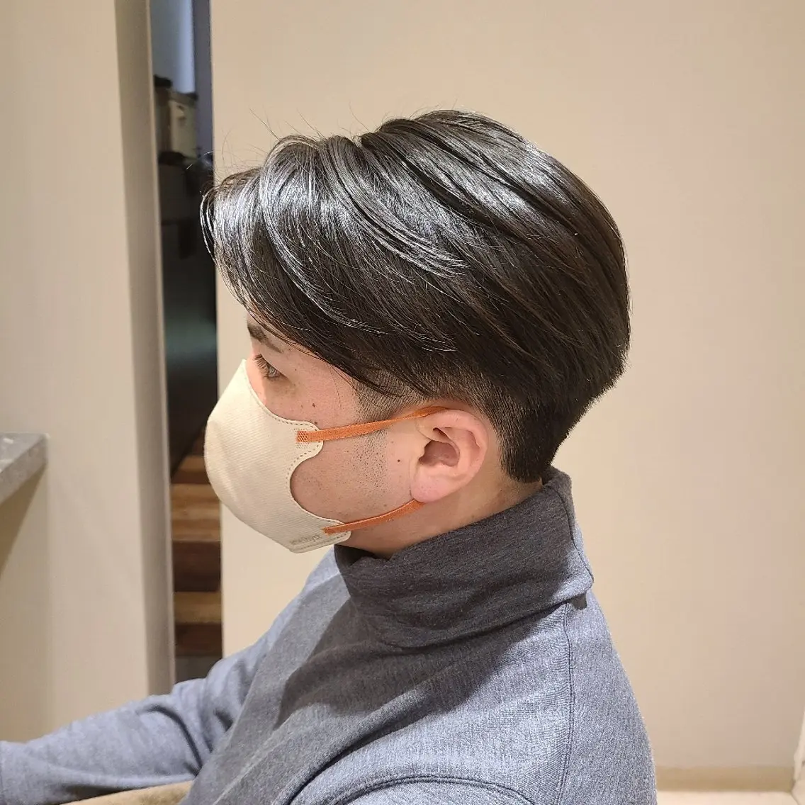 ショート パーマ メンズ センターパート 刈り上げ カット パーマ トリートメント 中井 啓悟のヘアスタイル