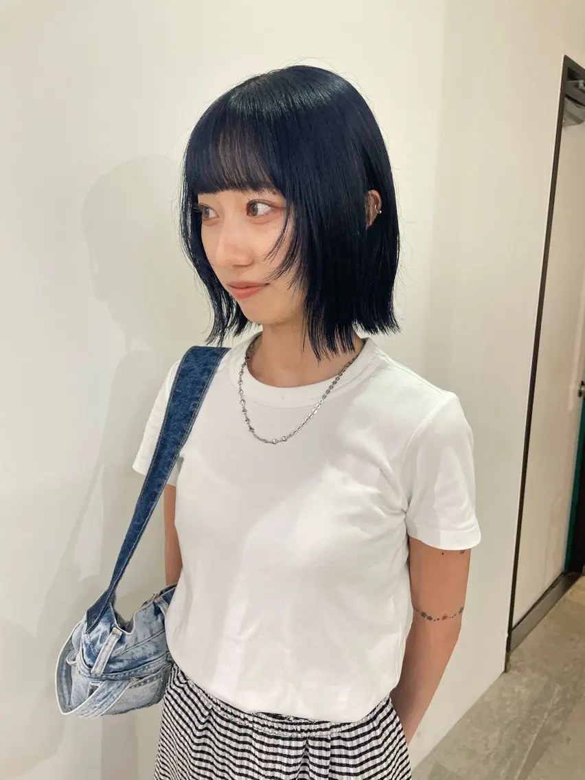 ミディアム カラー 顔周りカット カット ヘアカラー トリートメント MIU/ルーツカラー 顔まわりレイヤーのヘアスタイル