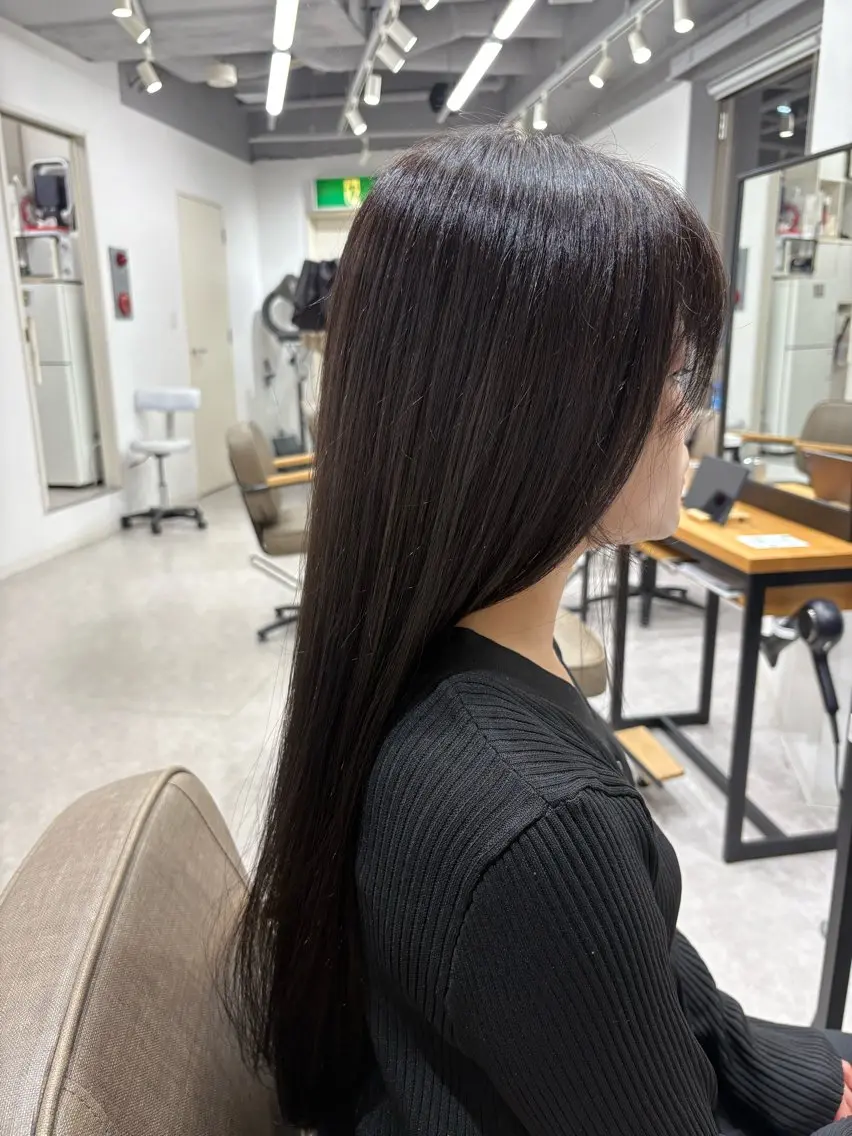 ロング アッシュ アッシュブラウン ヘアカラー ミツイシ ユウワのヘアスタイル