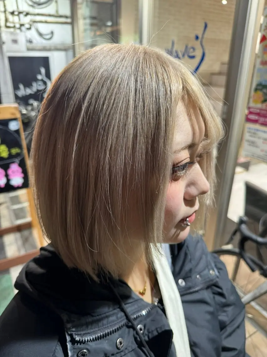 ミディアム カラー ヘアアレンジ ベージュカラー ブリーチ 透明感カラー デザインカラー ダブルカラー カット ヘアカラー トリートメント 目黒 碧人のヘアスタイル
