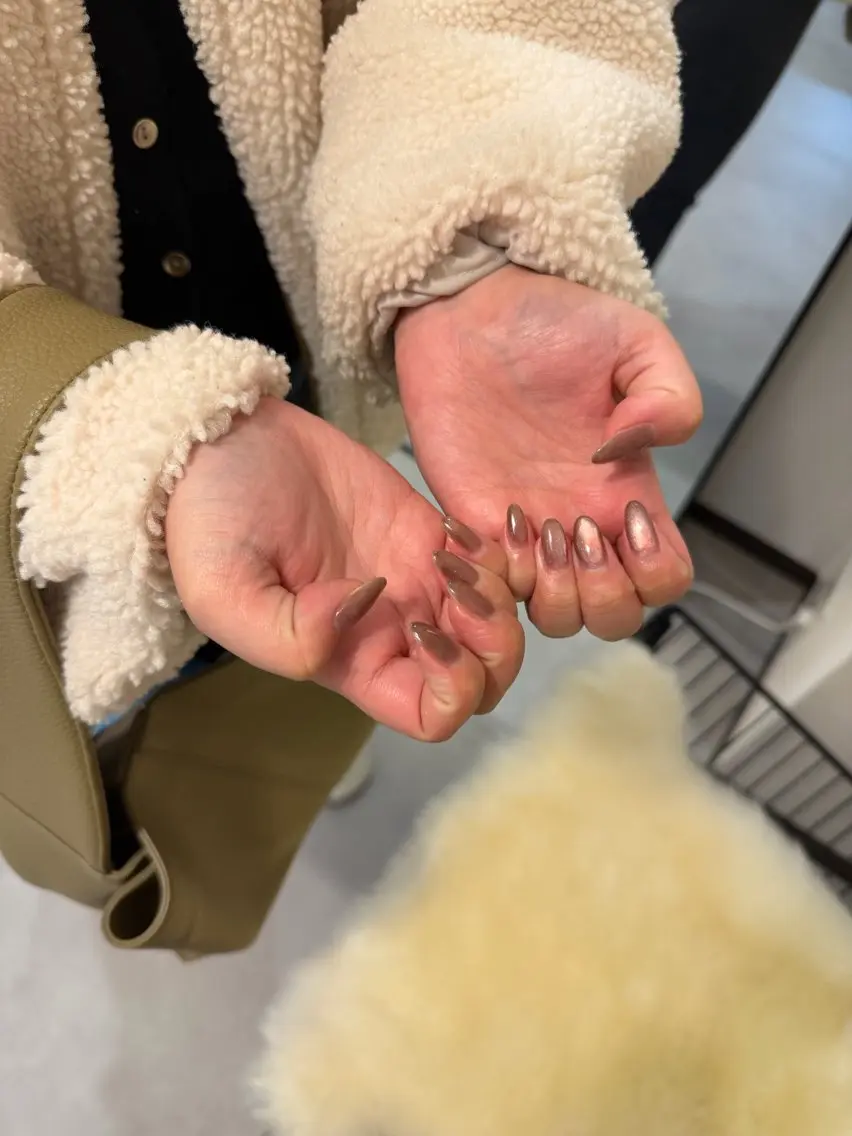 ネイル キラキラネイル マグネットネイル WHITE NAIL Nanamiのネイルデザイン