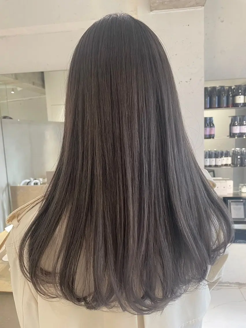 ロング カラー ブリーチ 透明感カラー グレージュ ヘアカラー トリートメント ヘッドスパ ヘアセット 艶くすみカラー /縮毛/川添桃花のヘアスタイル