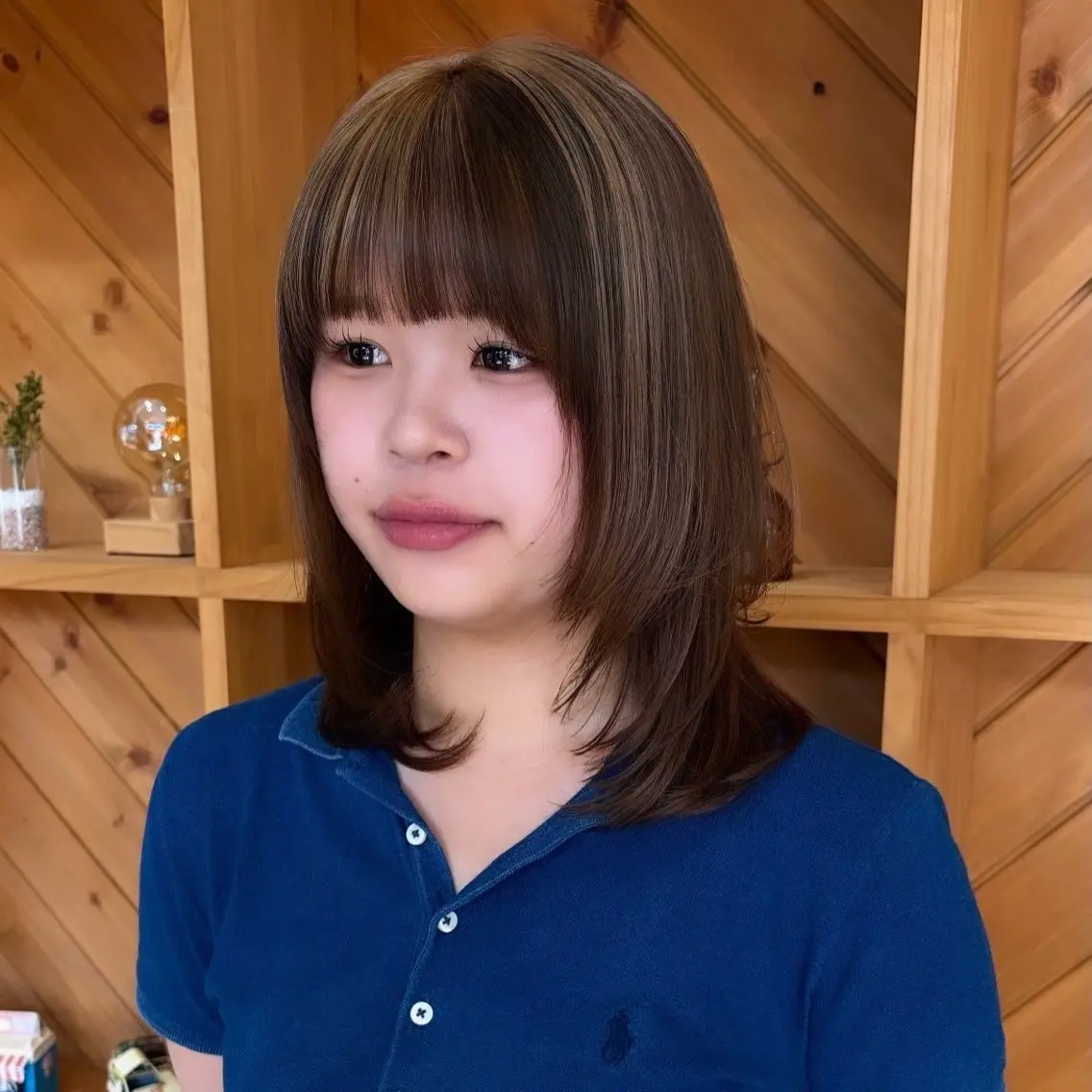 ミディアム レイヤーカット ヘアカラー 中野 莉子のマツエク・マツパデザイン