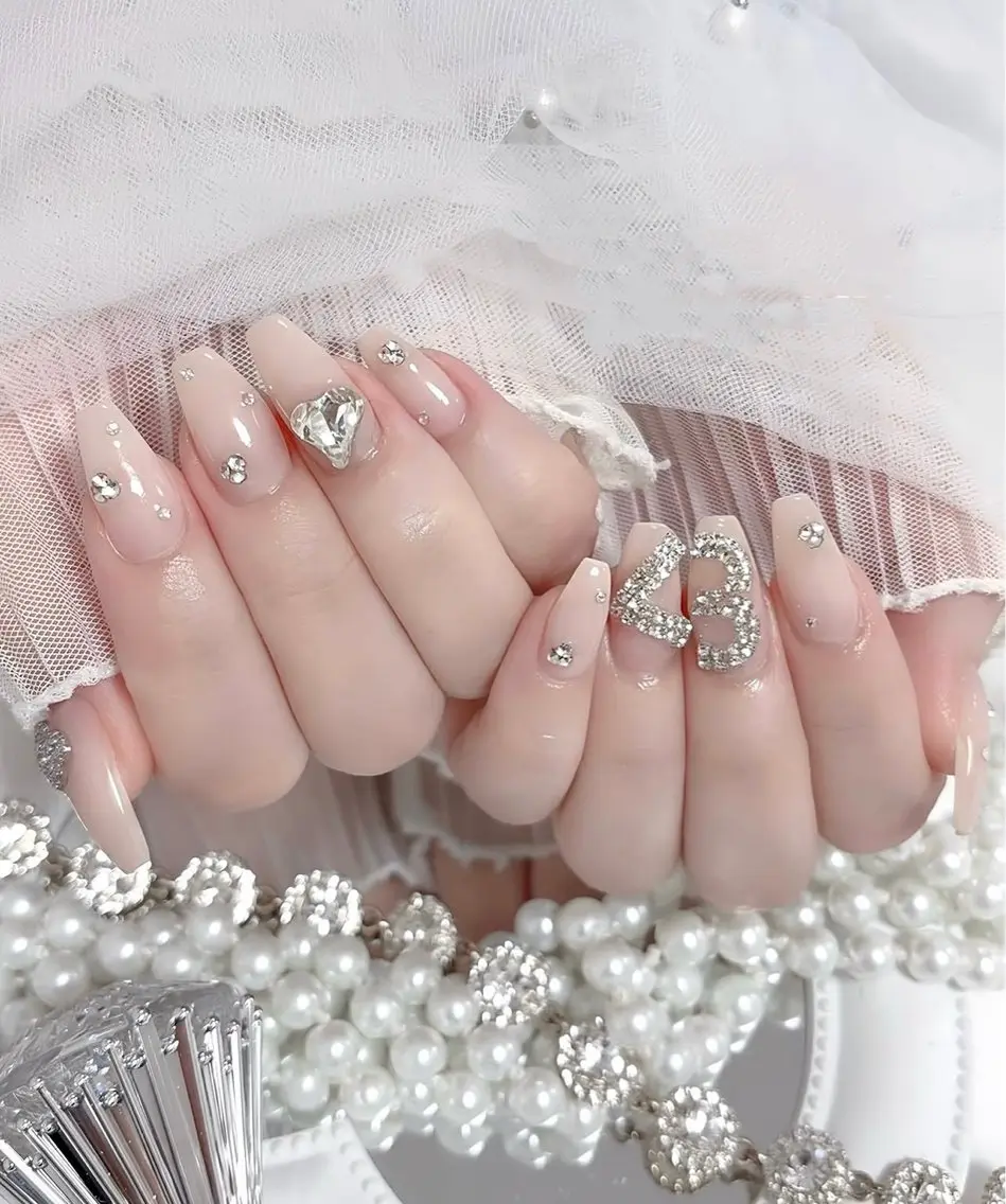 ロング 外国人風カラー 韓国風ヘア ハンドネイル E🌷nail 長さだし専門店のネイルデザイン