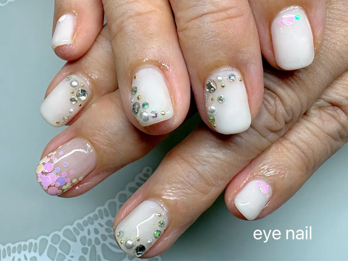 ネイル アートネイル ホログラムネイル ストーンネイル ホワイト ハンドネイル Eye nailのネイルデザイン
