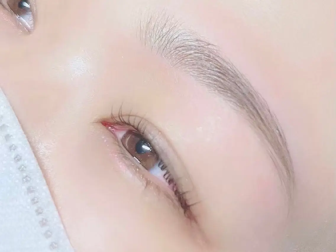 ✨眉WAXで変わる第一印象✨レディース👧🏻メイクしやすい眉に🐸骨格や毛流れを活かしたアイブロウWAX💕💕の写真