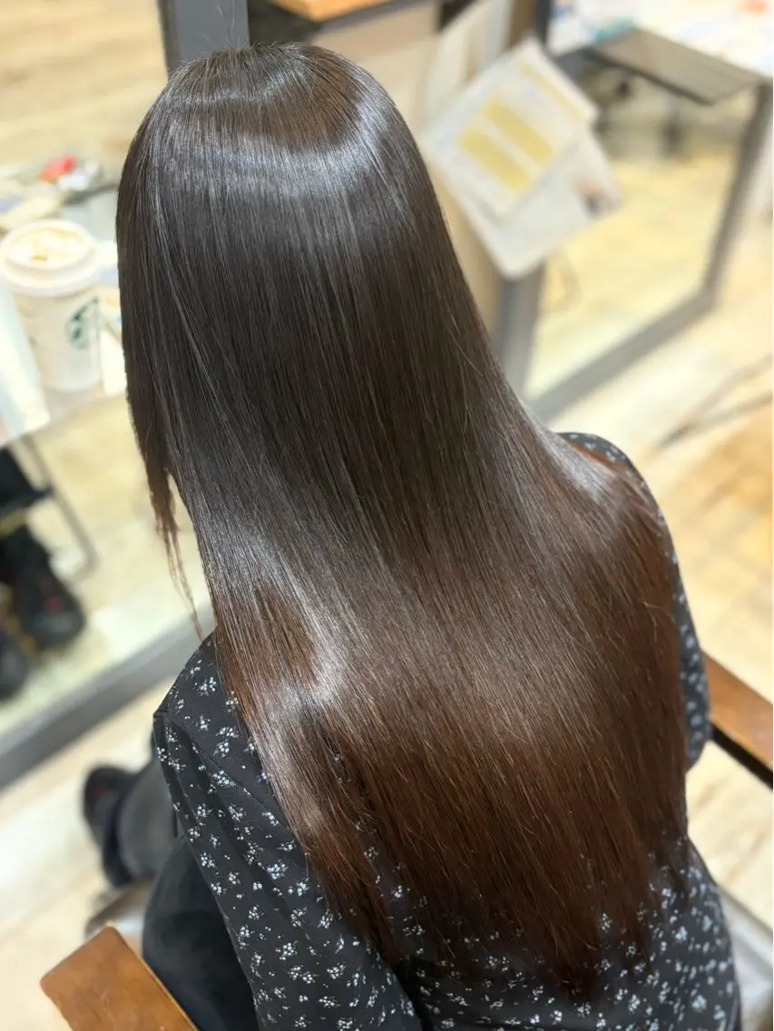 ロング 縮毛矯正 岡 茉梨花のヘアスタイル