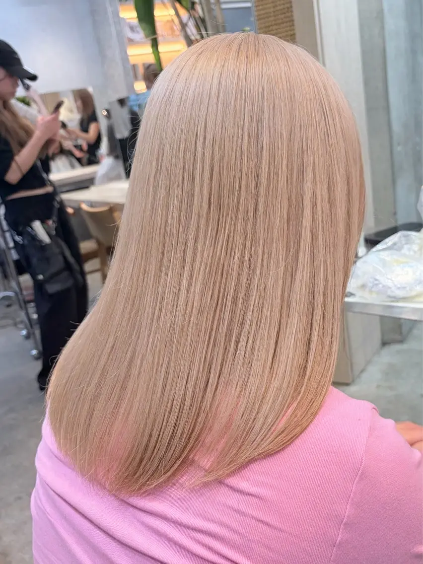 ミディアム カラー ベージュカラー ブロンド ブロンドベージュ ヘアカラー トリートメント ハッシュカット&艶々 ハイトーン/ミワのヘアスタイル