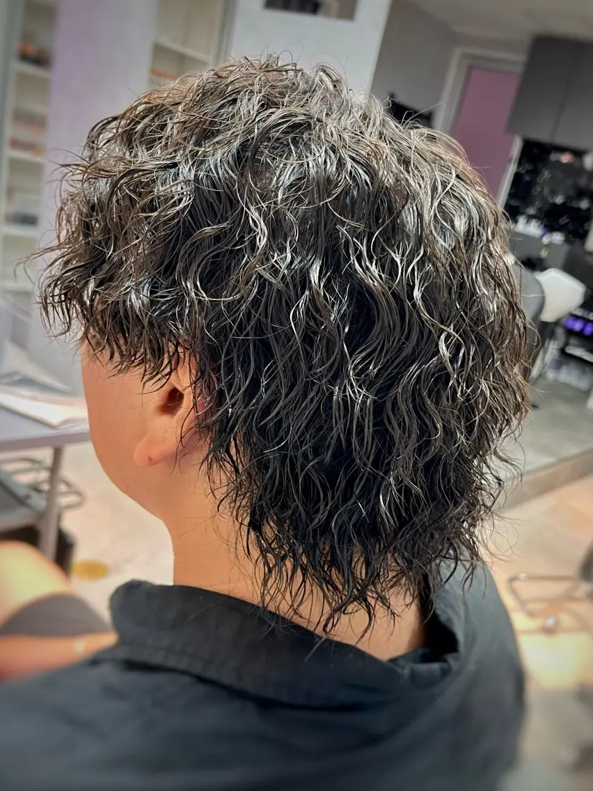 セミロング パーマ メンズ メンズパーマ 波巻きパーマ メンズウルフカット セミロングパーマ ウルフカット カット パーマ メンズパーマ 橋本貴志ブリーチのヘアスタイル