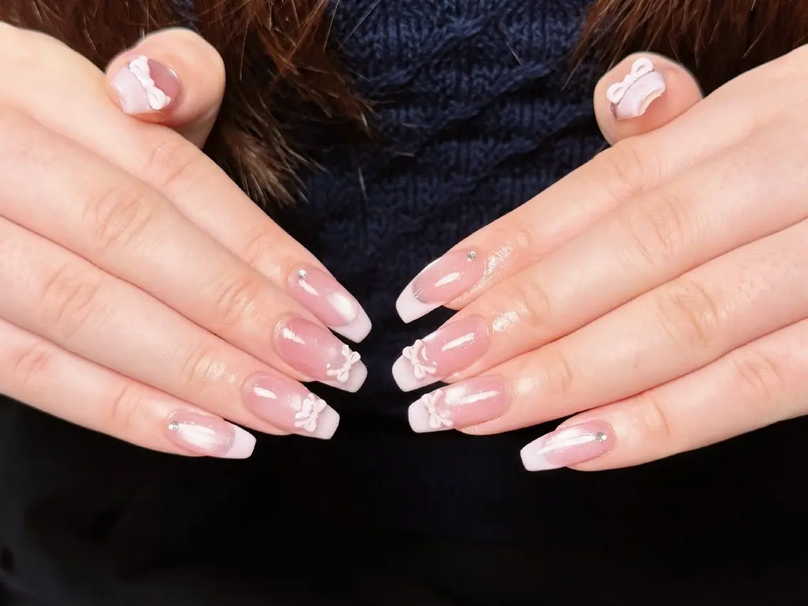 ネイル クリアネイル フラッシュネイル フットネイル フレンチネイル ジェルネイル ハンドネイル UM Nail Salonのネイルデザイン