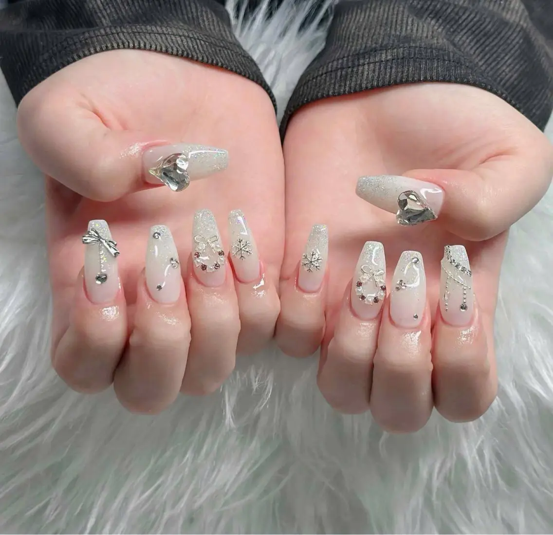 ネイル オーロラネイル フレンチネイル ジェルネイル ハロウィン キラキラネイル ハンドネイル H.baby Nail Salonのネイルデザイン