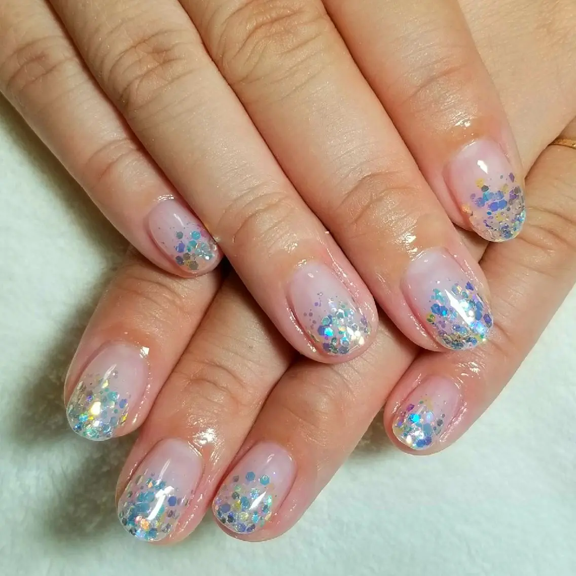 ネイル グラデーション キラキラネイル ラメ(グリッター) ラメグラデーション シンプルネイル trees_ nailのネイルデザイン