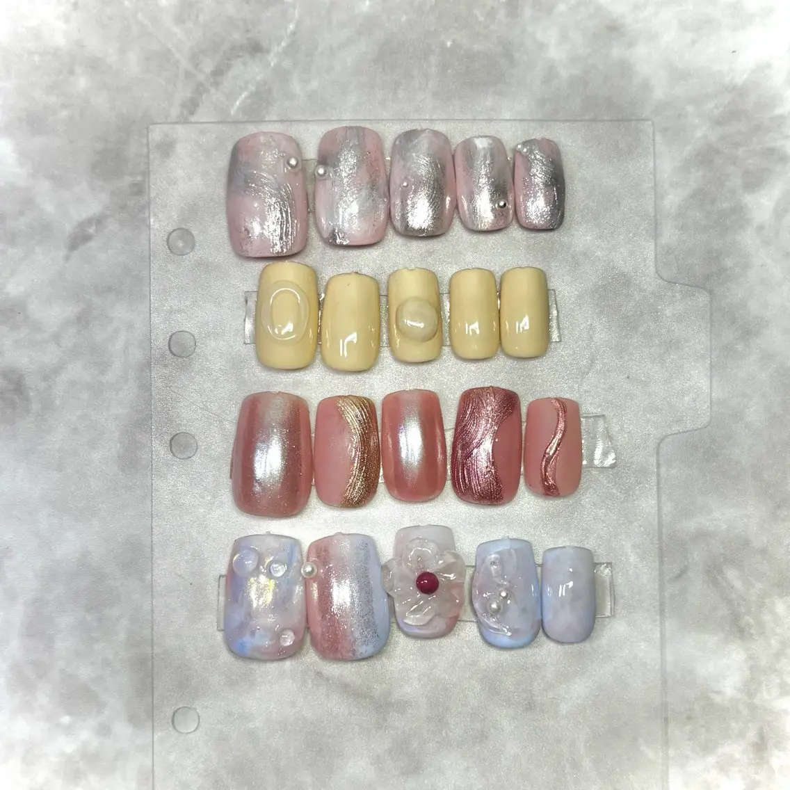 ネイル 光 るいのネイルデザイン