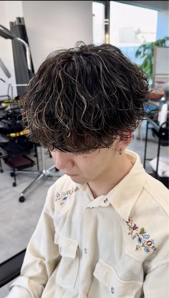 🔴この時期特におすすめ🔴✨骨格矯正カット＋パーマ＋メンズハイライト✨の写真
