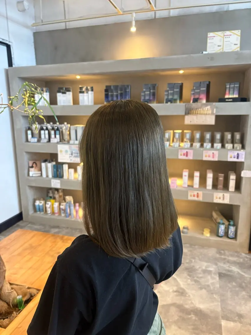 カラー 岩崎 郁音のヘアスタイル