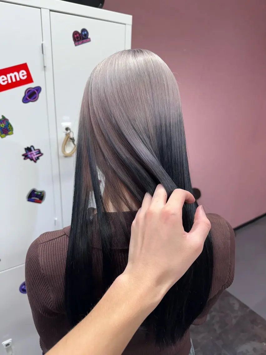 ロング カラー ヘアカラー ホワイトカラー/ ピンクベージュにったのヘアスタイル