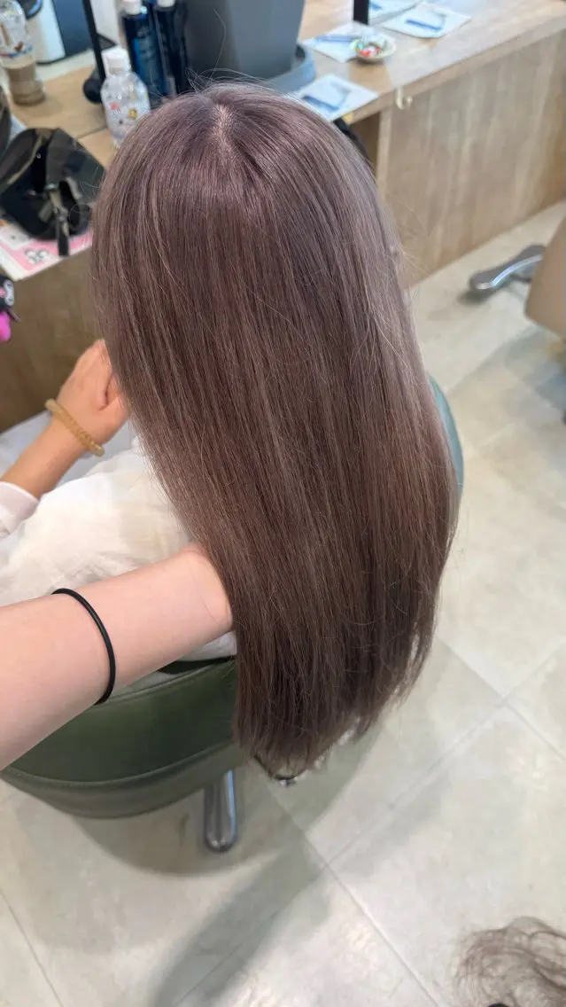 カラー ベージュカラー ブリーチ ミルクティーベージュ ヘアカラー SARA高吉 華鈴のヘアスタイル