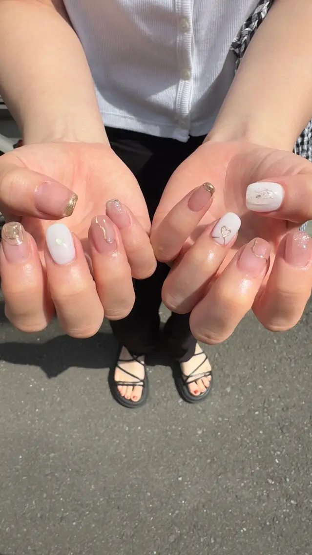 ネイル フラッシュネイル ホログラムネイル 韓国ネイル レース ラメ(グリッター) ハンドネイル MH_ Nailのネイルデザイン