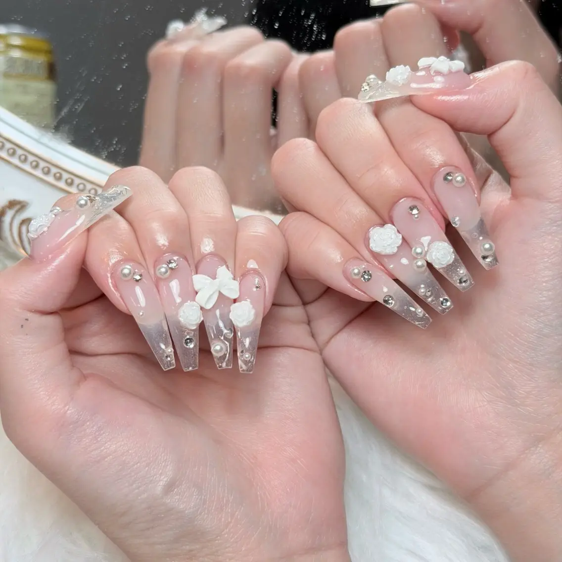 ネイル チークネイル ドット フレンチネイル グラデーション ハート ハンドネイル Julli NailStudioのネイルデザイン