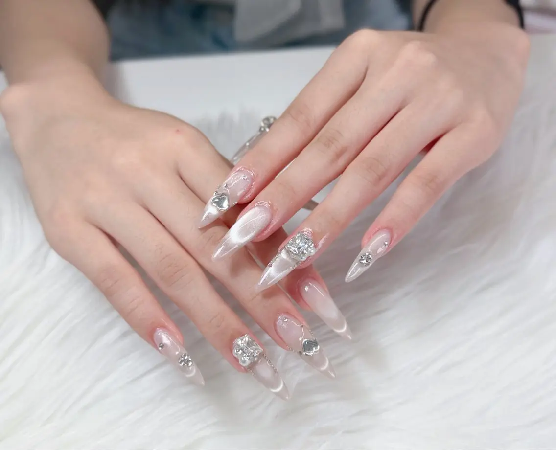ネイル オーロラネイル チークネイル フットネイル フレンチネイル ジェルネイル ハンドネイル Havi Nailsのネイルデザイン