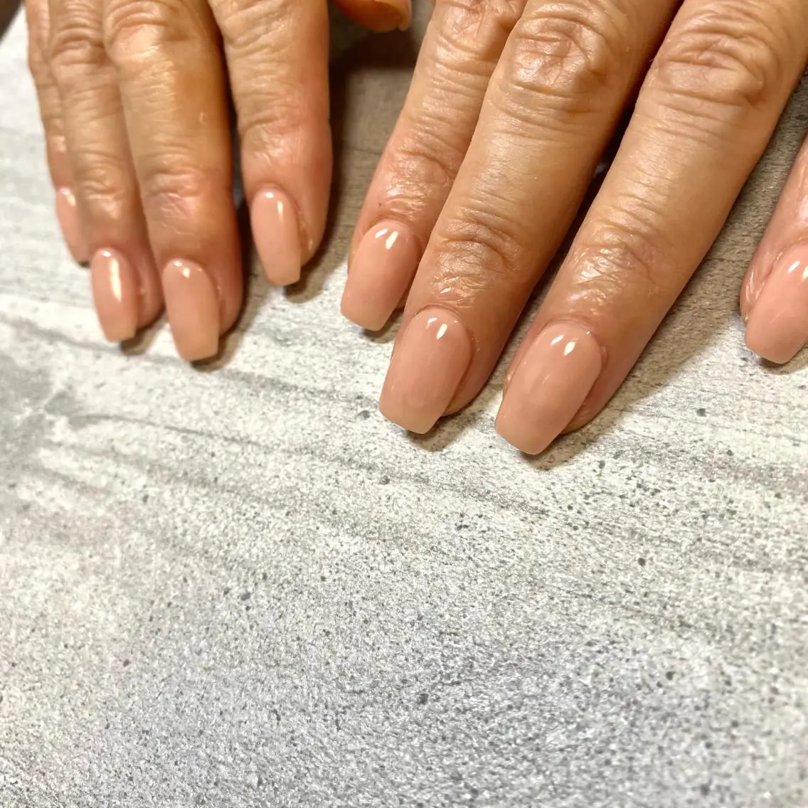ショート カラー パーマ ヘアアレンジ メンズ キッズ ネイル マツエク・マツパ アイブロウ ベージュカラー 眉カラー ワンカラーネイル ハンドネイル ハンドケア 今福鶴見ネイル 8(ｴｲﾄ)のネイルデザイン