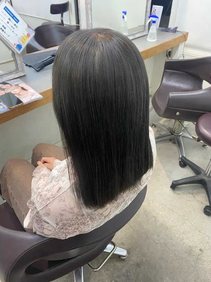 カラー ブリーチ ダブルカラー グレージュ 田尻 天花のヘアスタイル