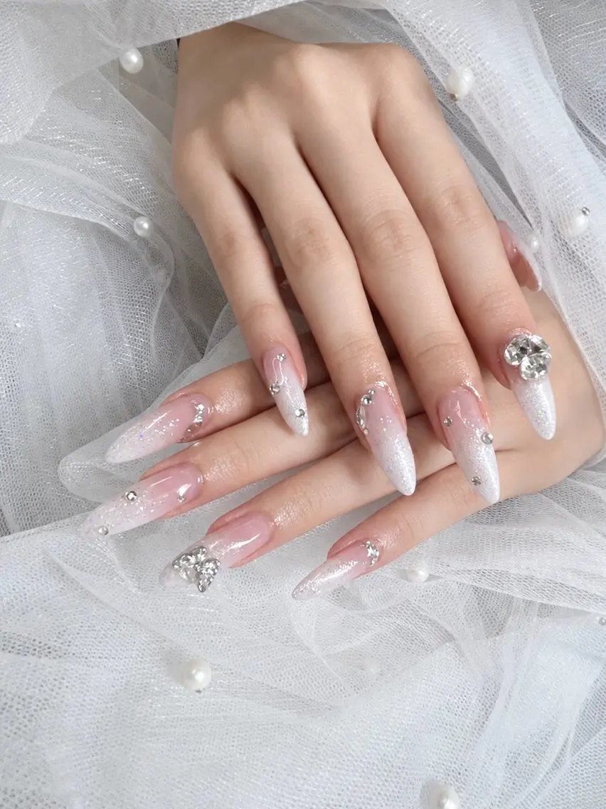 ネイル キラキラネイル ワンホンネイル ハンドネイル chul nail 🎀azukiのネイルデザイン