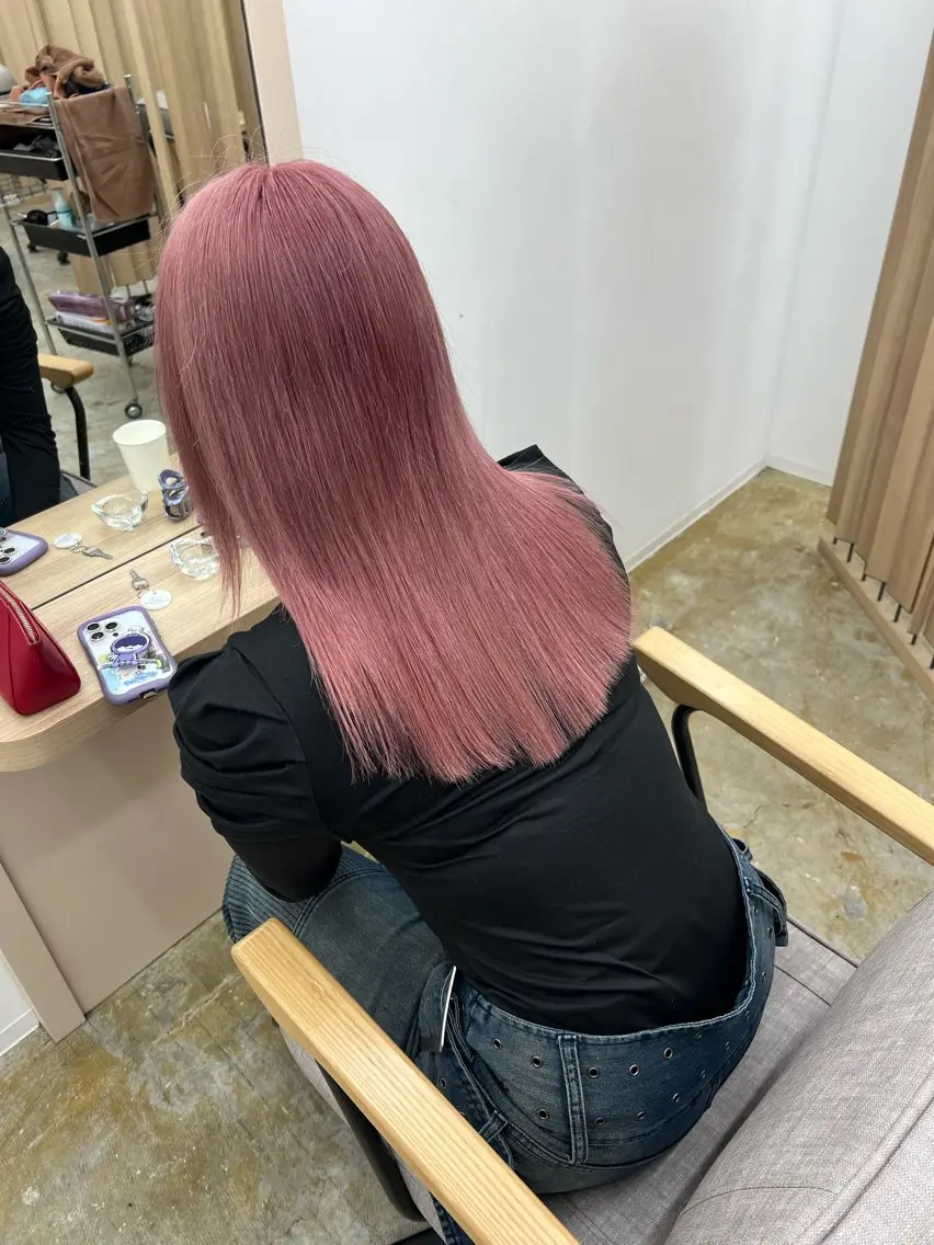 セミロング カラー ベージュカラー ブリーチ ケアブリーチ デザインカラー ダブルカラー ヘアカラー アオリ/韓国風 ハイトーン/レイヤーのヘアスタイル