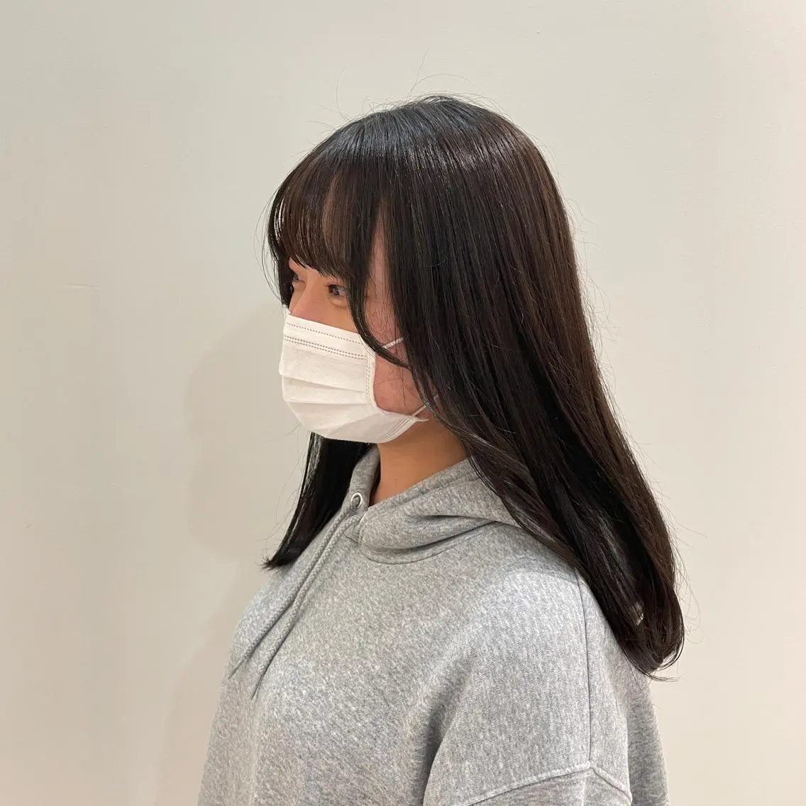 ロング カラー ブリーチ 峯崎 葵のヘアスタイル