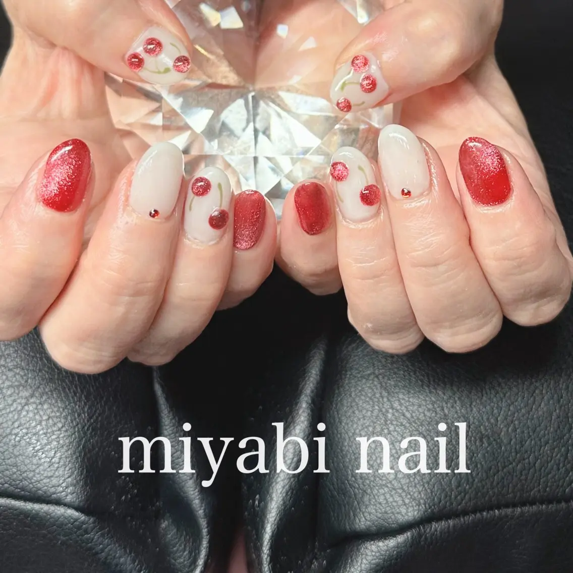 ネイル ジェルネイル マグネットネイル 持ち込み ぷっくりネイル 赤色 ハンドネイル miyabi nail 桂川駅近くのネイルデザイン