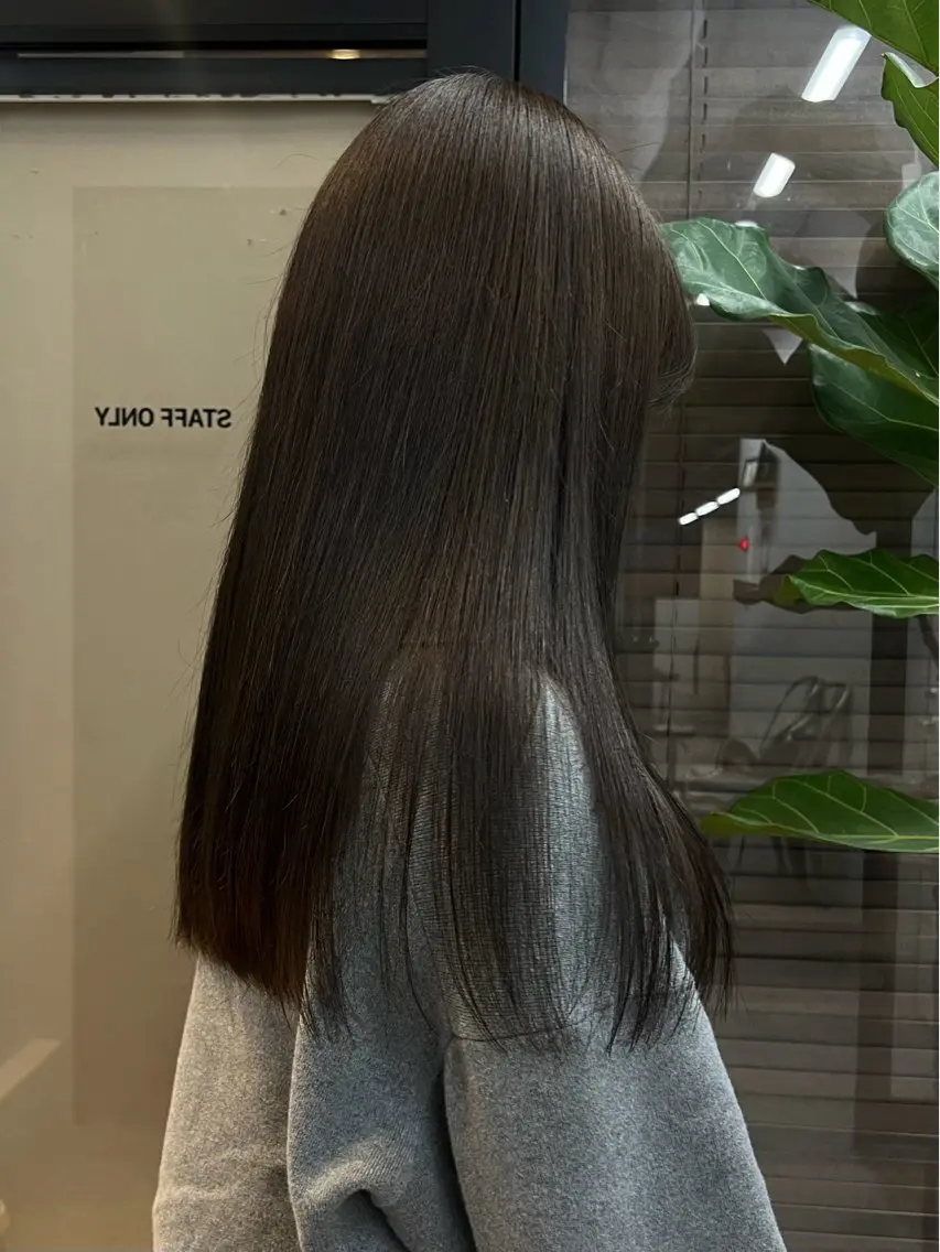 ロング ヘアカラー トリートメント 下川 結月のヘアスタイル