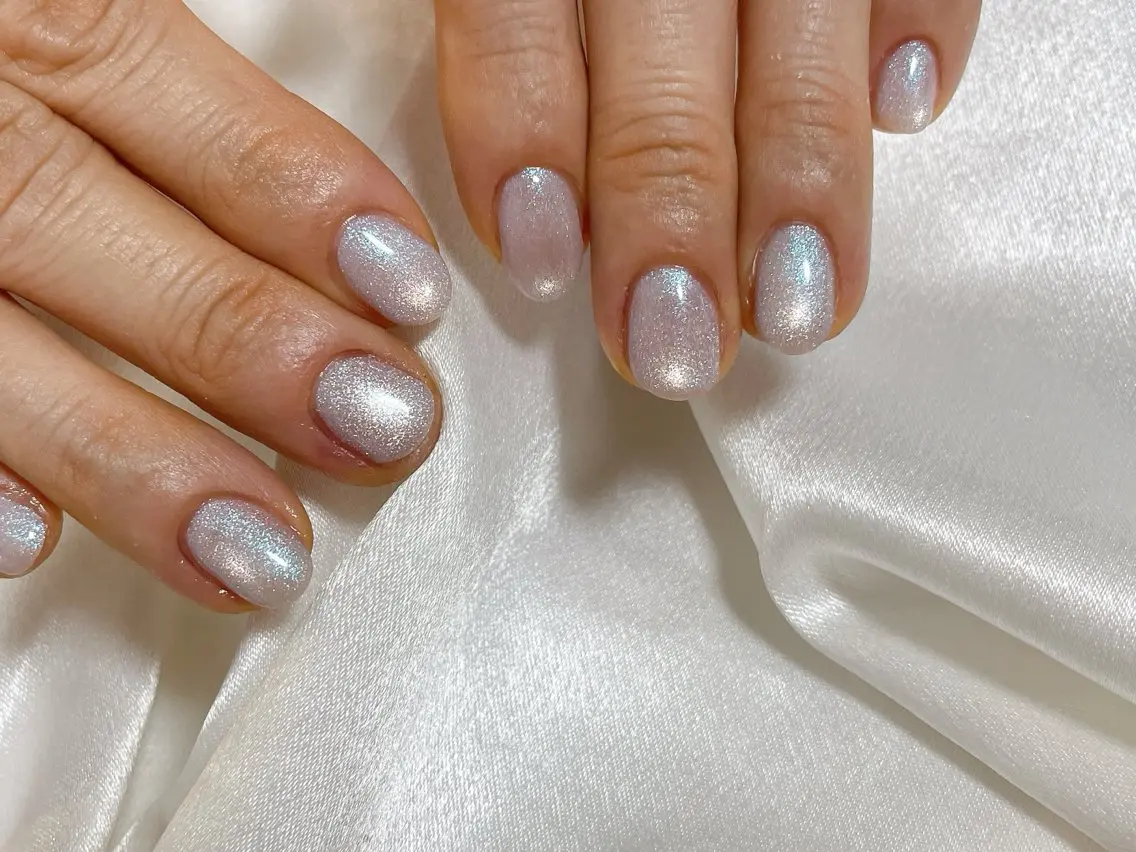 ネイル オーロラネイル フットネイル フレンチネイル ジェルネイル キラキラネイル ハンドネイル mogunail &blowのネイルデザイン